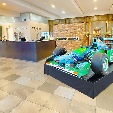 V8 Hotel Classic Motorworld Region Stuttgart Бёблинген Экстерьер фото