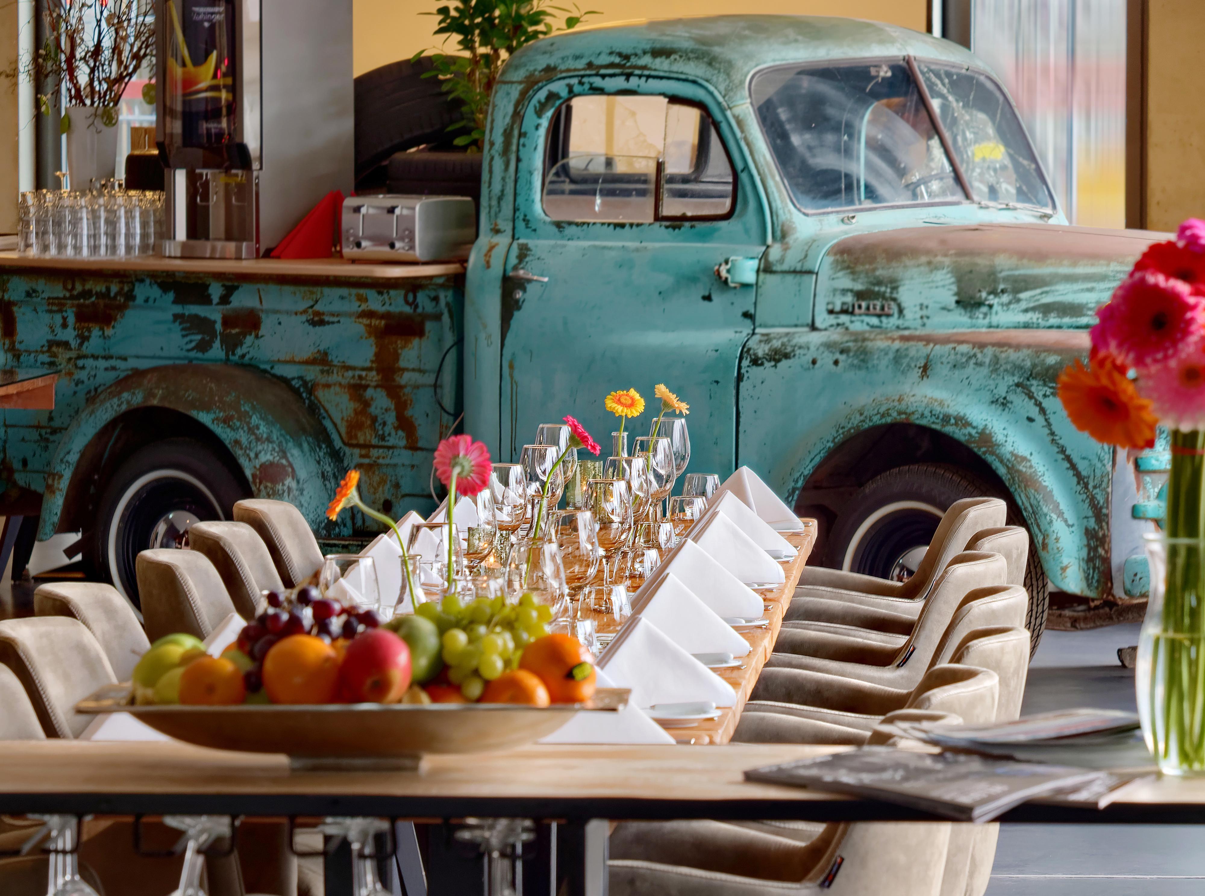V8 Hotel Classic Motorworld Region Stuttgart Бёблинген Экстерьер фото