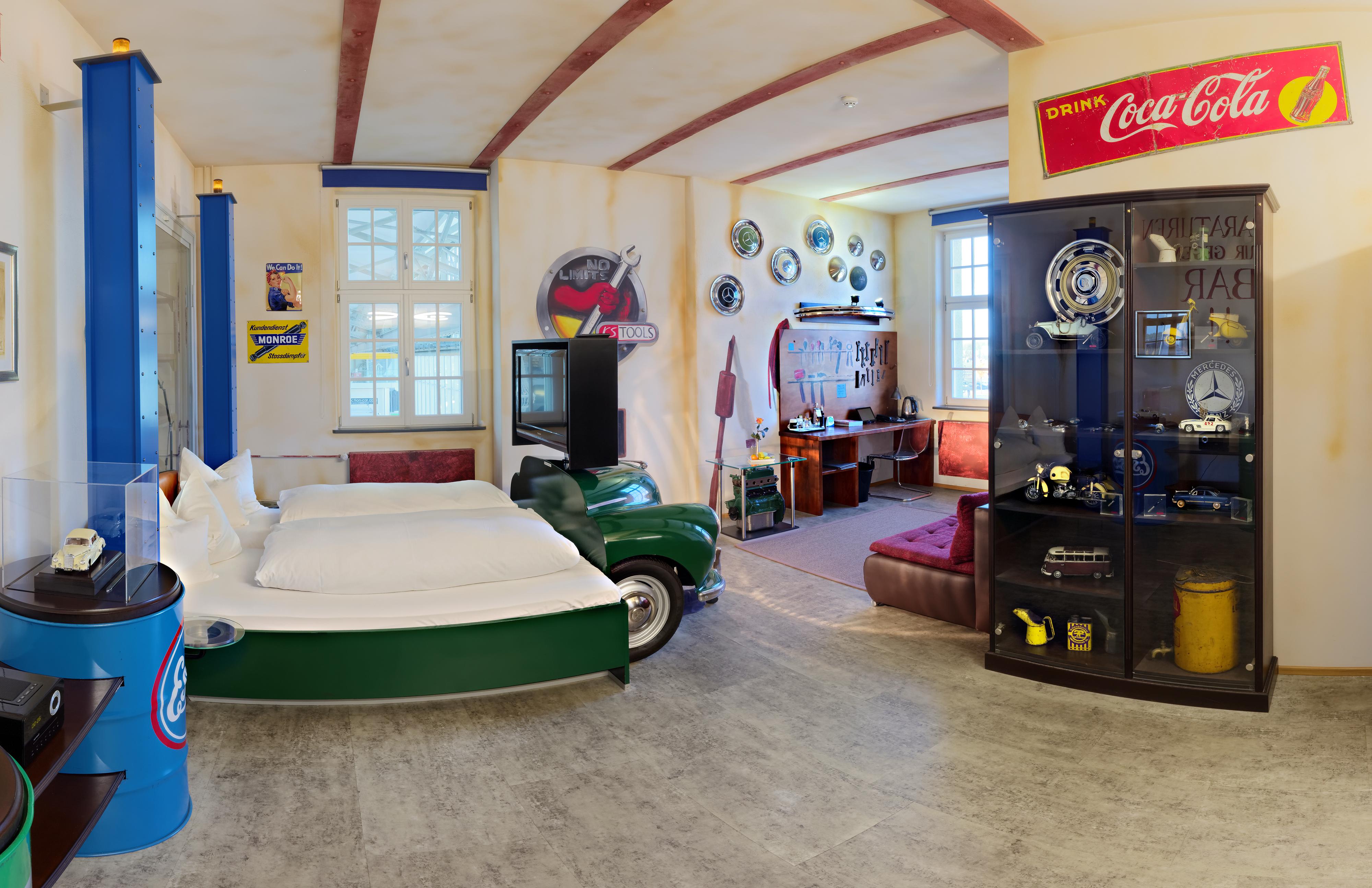 V8 Hotel Classic Motorworld Region Stuttgart Бёблинген Экстерьер фото