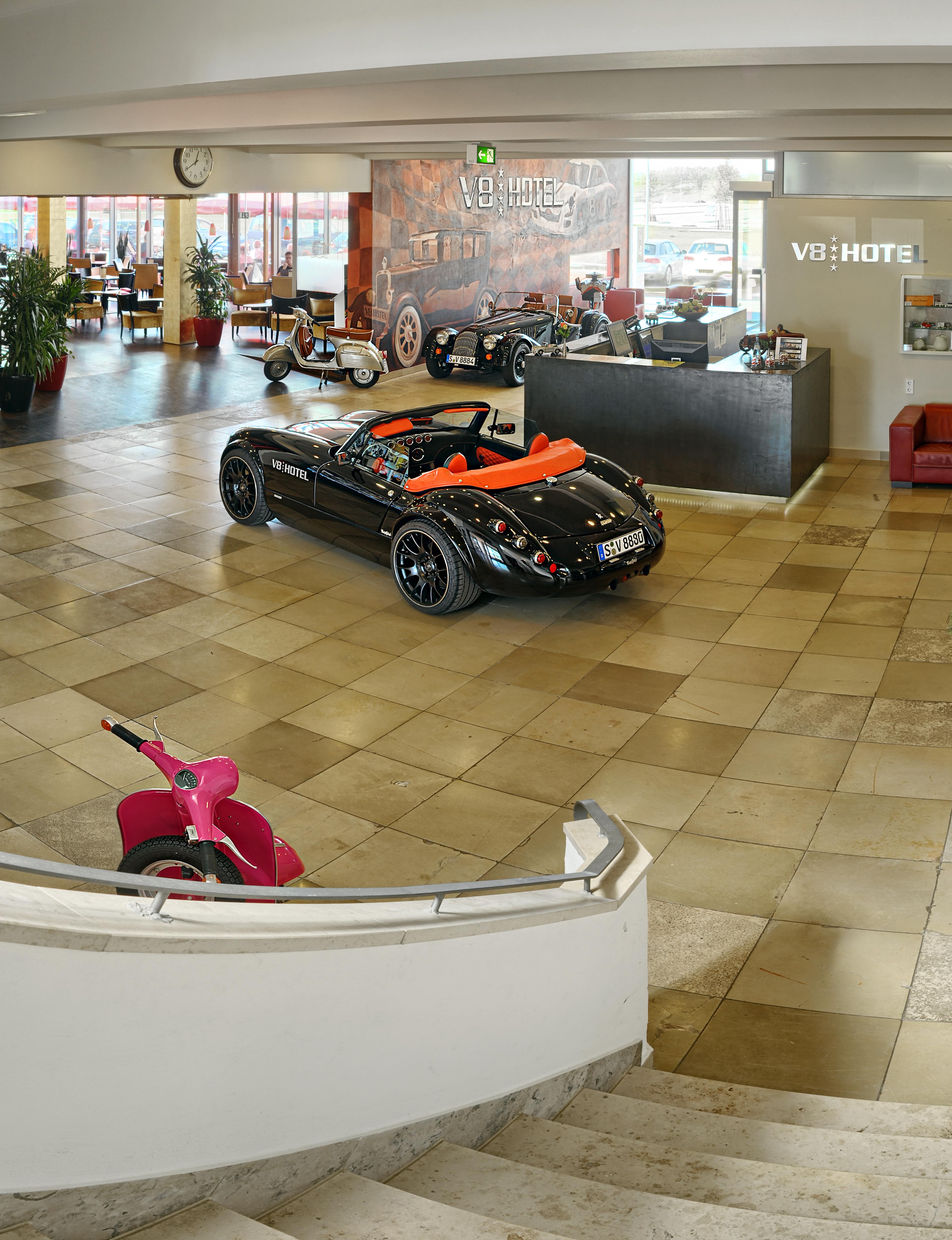 V8 Hotel Classic Motorworld Region Stuttgart Бёблинген Экстерьер фото