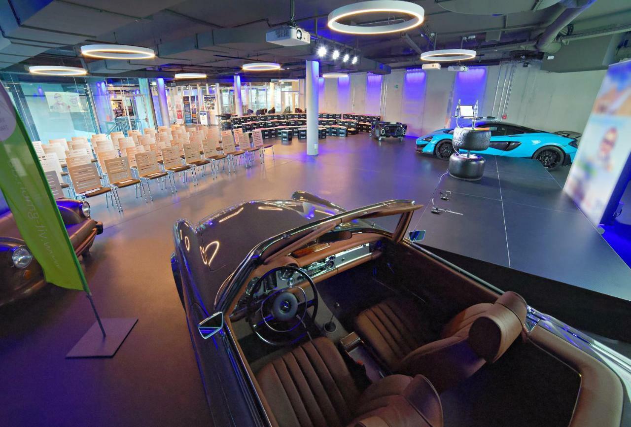 V8 Hotel Classic Motorworld Region Stuttgart Бёблинген Экстерьер фото